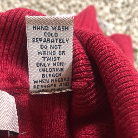 i.e. Petite Women’s XL Red Sweater - Picture 9 of 9